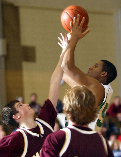 js012309HoopsMolAllmenBoys